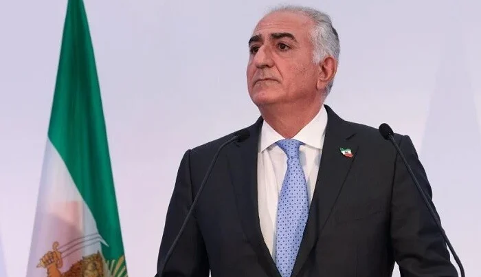 Pəhləvinin başına Berlində boya tökdülər – Video