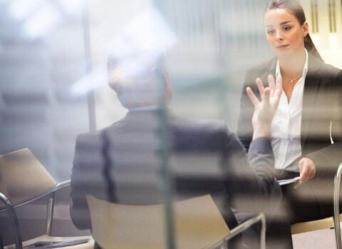 Bakıda sahibkar keçmiş sevgilisini məhkəməyə verdi