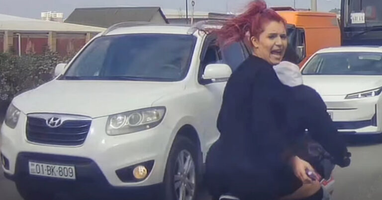 Gənc qızlar yolda təhükəli hərəkətlər… – VİDEO