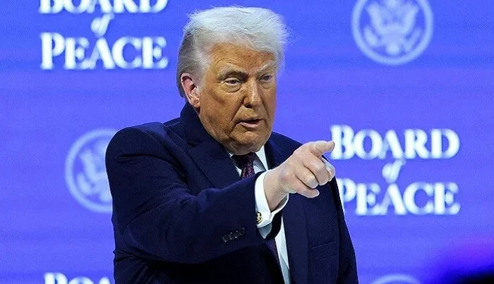 Tramp jurnalistlərə əsəbiləşdi: “Saxta xəbərlər yayır”