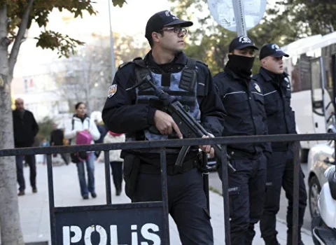 İsrail konsulluğu qarşısında atışma: 10 nəfər saxlanıldı