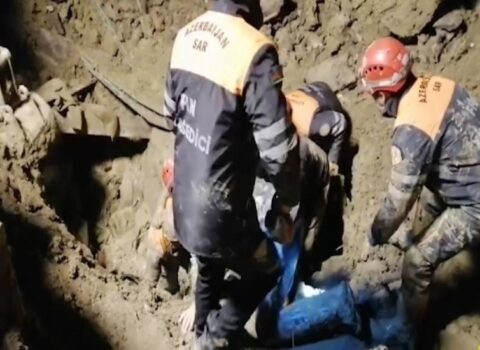 Qaradağda torpaq uçqunu nəticəsində bir nəfər ölüb, bir nəfər xilas edilib – VİDEO