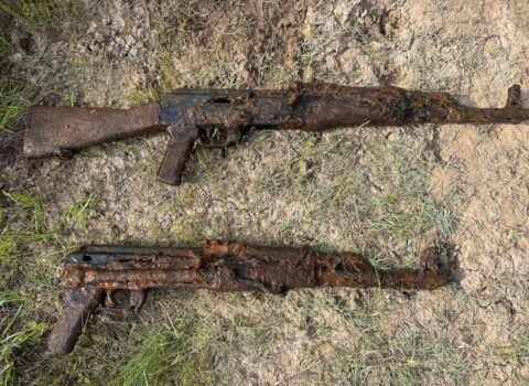 Su kanalında odlu silahlar tapıldı