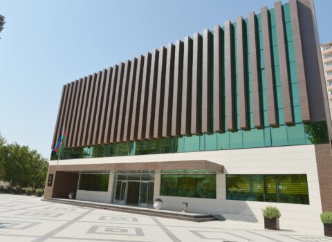 Xətai icra başçısının köməkçisi bu bələdiyyə sədrləri ilə birləşərək vətəndaşı işdən çıxarıb? – RƏSMİ CAVAB