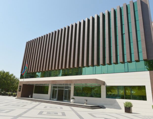 Xətai icra başçısının köməkçisi bu bələdiyyə sədrləri ilə birləşərək vətəndaşı işdən çıxarıb? – RƏSMİ CAVAB