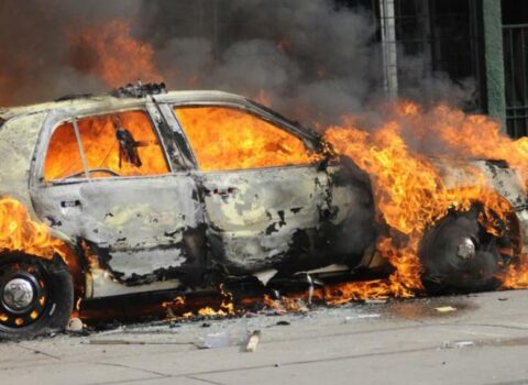 Avtomobilini yandıran sərxoş sürücü saxlanıldı