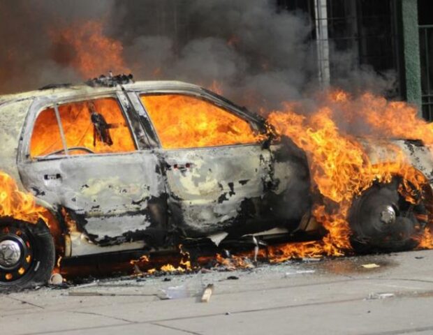 Avtomobilini yandıran sərxoş sürücü saxlanıldı