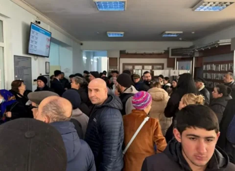 TƏBİB-in sistemi yenidən çökdü – Növbələr yarandı
