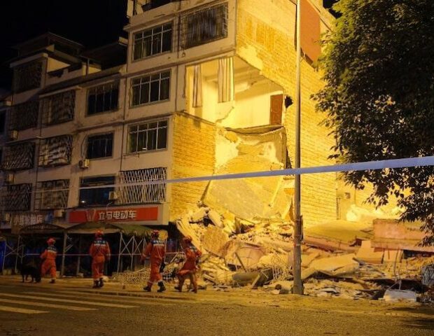 Çində güclü zəlzələ: Ölənlər var
