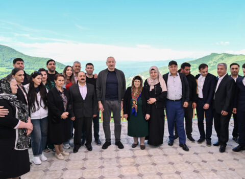 Prezident İlham Əliyev Şuşaya getdi