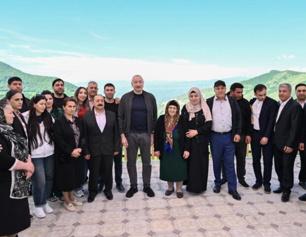 Şuşada Prezidentlə maraqlı söhbət: qızımı niyə gətirməmisən?