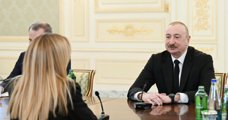 Prezident Meloni ilə geniş tərkibdə görüşdü – Fotolar