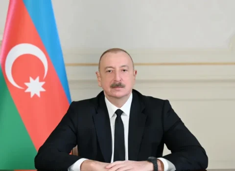 Prezident Oljas Süleymenovu təbrik etdi