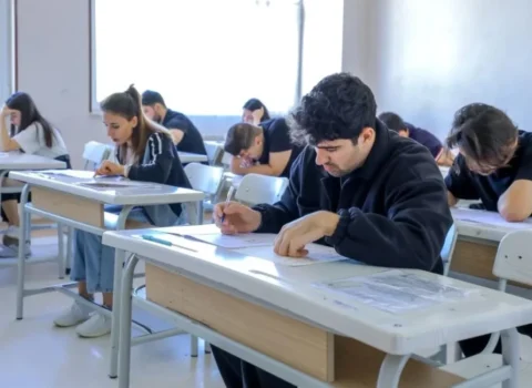Mobil telefon aşkarlanan şəxs imtahandan xaric edilib