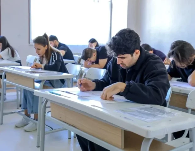 Mobil telefon aşkarlanan şəxs imtahandan xaric edilib
