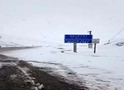 Mayın ortasında lopa-lopa qar yağdı