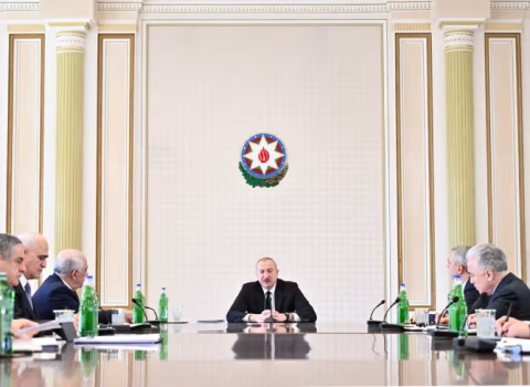 İlham Əliyev müşavirə keçirdi