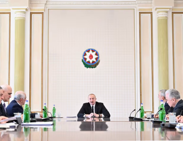 İlham Əliyev müşavirə keçirdi