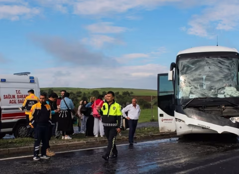 DƏHŞƏTLİ avtobus qəzası – Xəsarət alanlar var