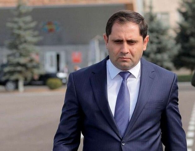 Baş nazirliyə namizədin ailəsinin altı üzvü fəraridir – Papikyan