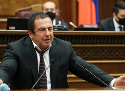 Ermənistanda hakimiyyət tərəfdarları Sarukyanı lağa qoydu: “Yalan danışmırsansa…”