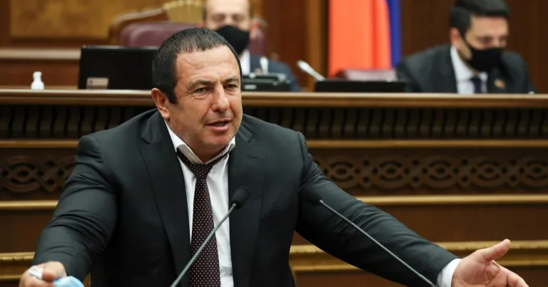 Ermənistanda hakimiyyət tərəfdarları Sarukyanı lağa qoydu: “Yalan danışmırsansa…” Ermənistanda hakimiyyət tərəfdarları Sarukyanı lağa qoydu: “Yalan danışmırsansa…”