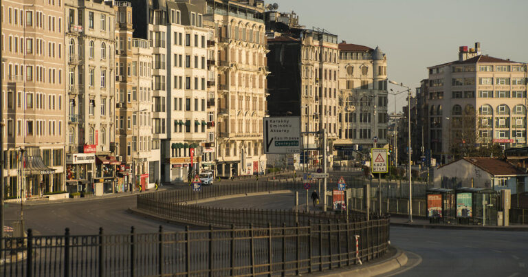 İstanbulun əsas küçələri bağlandı – SƏBƏB