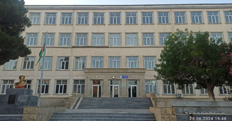 Şagirdə klinikada karset qoyuldu: 233 nömrəli məktəbdə nə baş verir?