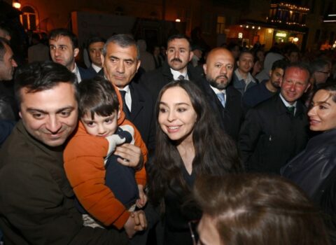 Leyla Əliyeva və Arzu Əliyeva Beynəlxalq Xalça Festivalını ziyarət ediblər