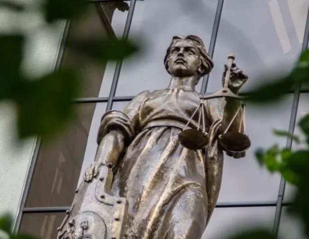 Azyaşlı qızlarını qəfəsdə saxlayıb öldürdülər