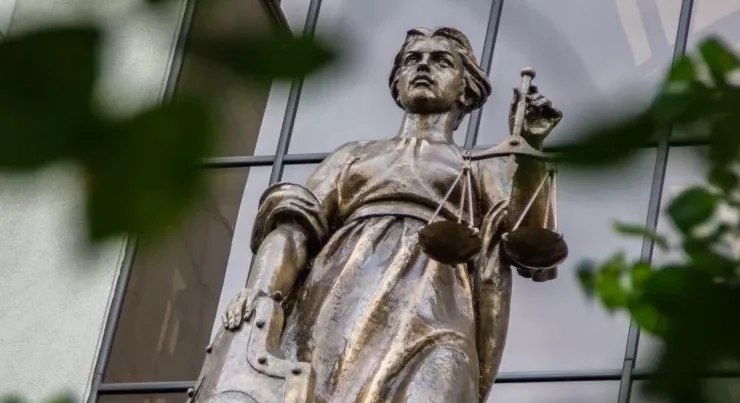 Azyaşlı qızlarını qəfəsdə saxlayıb öldürdülər