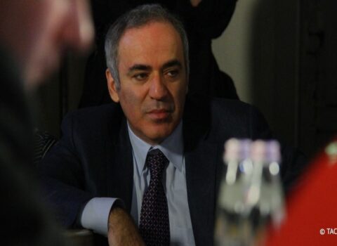 Harri Kasparov beynəlxalq axtarışa verildi