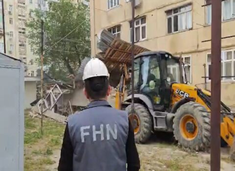 Sumqayıtda qanunsuz tikili sökülüb – VİDEO