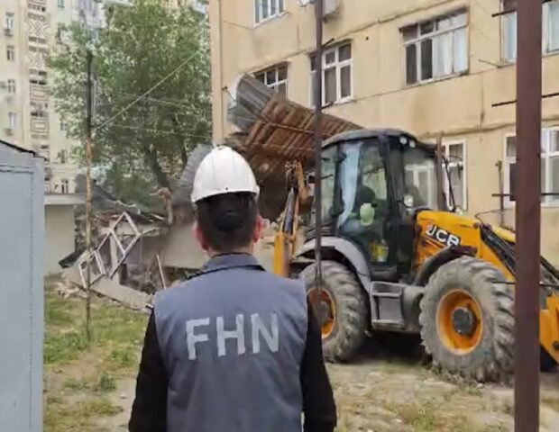 Sumqayıtda qanunsuz tikili sökülüb – VİDEO