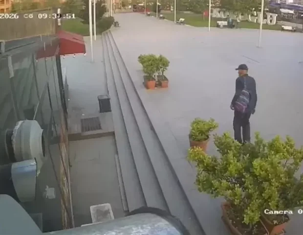 Bakıda işıq dirəklərinin metal hissələrini oğurlayan saxlanıldı – VİDEO