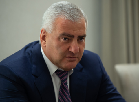 Karapetyan Ermənistan parlamentin spikerini məhkəməyə verib