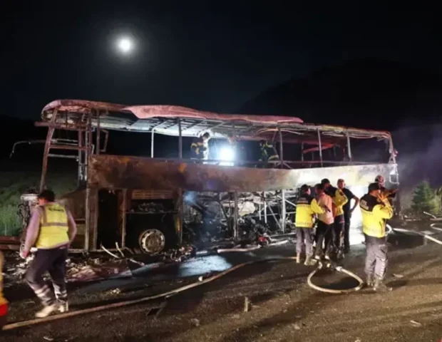Sərnişin avtobusu yandı – 9 nəfər öldü