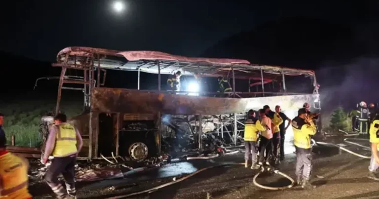 Sərnişin avtobusu yandı – 9 nəfər öldü Sərnişin avtobusu yandı – 9 nəfər öldü