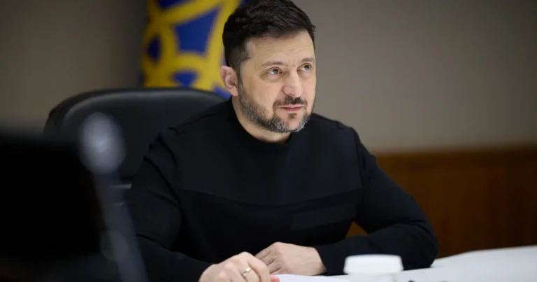Zelenski Rusiyanın atəşkəs təklifini “qəribə” adlandırıb Zelenski Rusiyanın atəşkəs təklifini “qəribə” adlandırıb