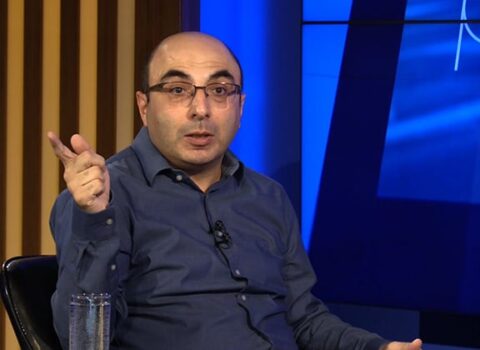 Vaqe Ovannisyan: “Bir ildən sonra Makron prezident olmayacaq və heç kim onun nə dediyini xatırlamayacaq”