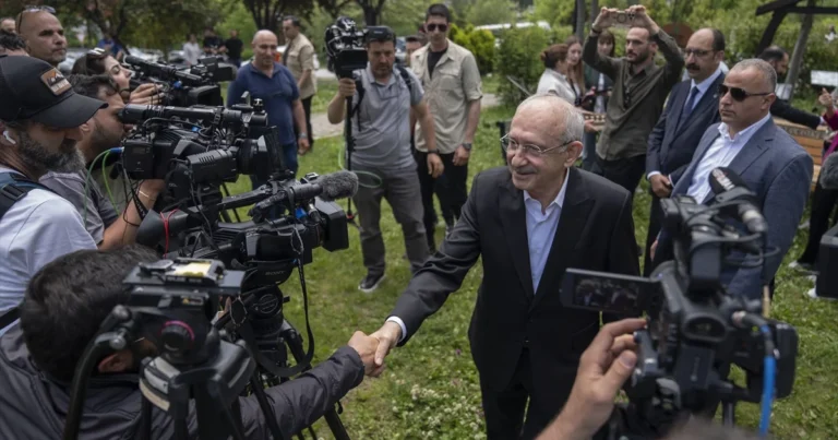 Kılıçdaroğlu CHP-də qurultay keçiriləcəyini bildirib Kılıçdaroğlu CHP-də qurultay keçiriləcəyini bildirib