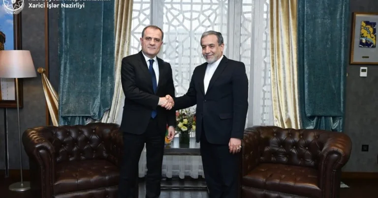 Ceyhun Bayramov Abbas Əraqçi ilə danışdı