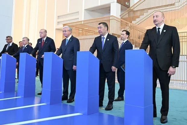 Əliyev Qazaxıstanda təməlqoyma mərasimində…