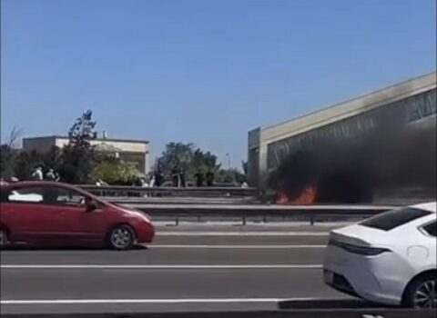 Aeroport yolunda yük maşını yanır – ANBAAN VİDEO