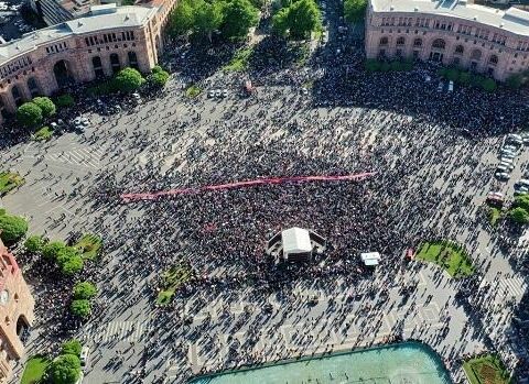 Erməni revanşistləri yenə özlərini gic yerinə qoyublar
