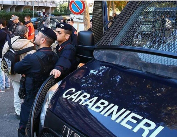 İtaliyada avtomobil səkidə piyadaları vurdu – Çox sayda yaralı var