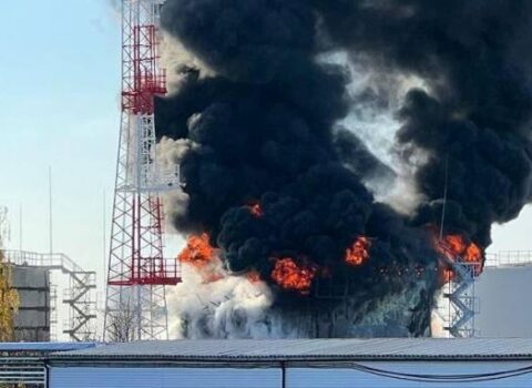 Ukrayna hücumu: Rusiyada bu neft emalı zavodu dayandı