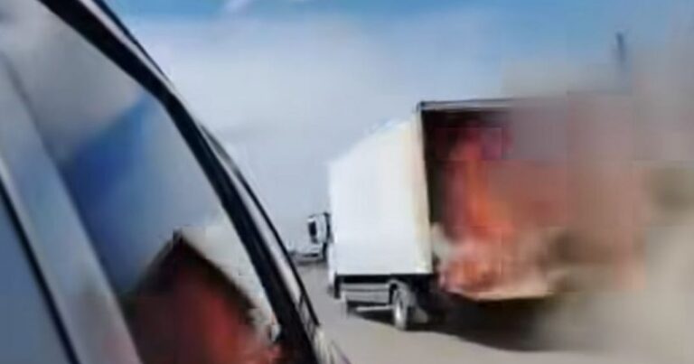 Maşını alovlar içində avtoyuma məntəqəsinə çatdırdı – Video