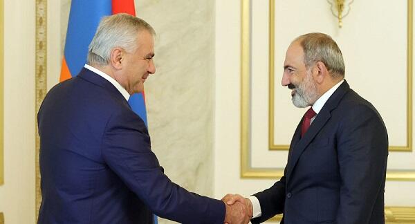 Paşinyan Karapetyanı məhkəməyə verdi