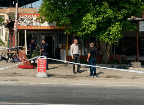 Türkiyədə dəhşətli qətliam – Küçə-küçə gəzib qarşısına çıxanı güllələdi